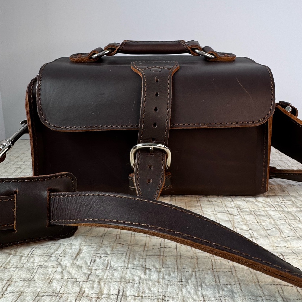 Classic Walnut Leather Messenger Bag - Picture 16 of 16